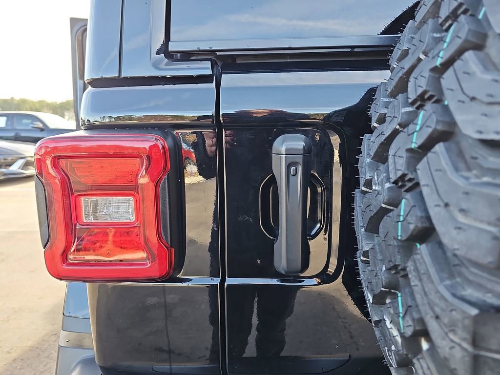 Used 2022 Jeep Wrangler Unlimited Rubicon w/ Steel Bumper Group image 17