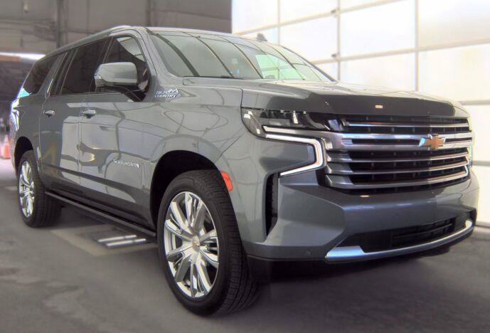 Used 2022 Chevrolet Suburban High Country RWD image 5