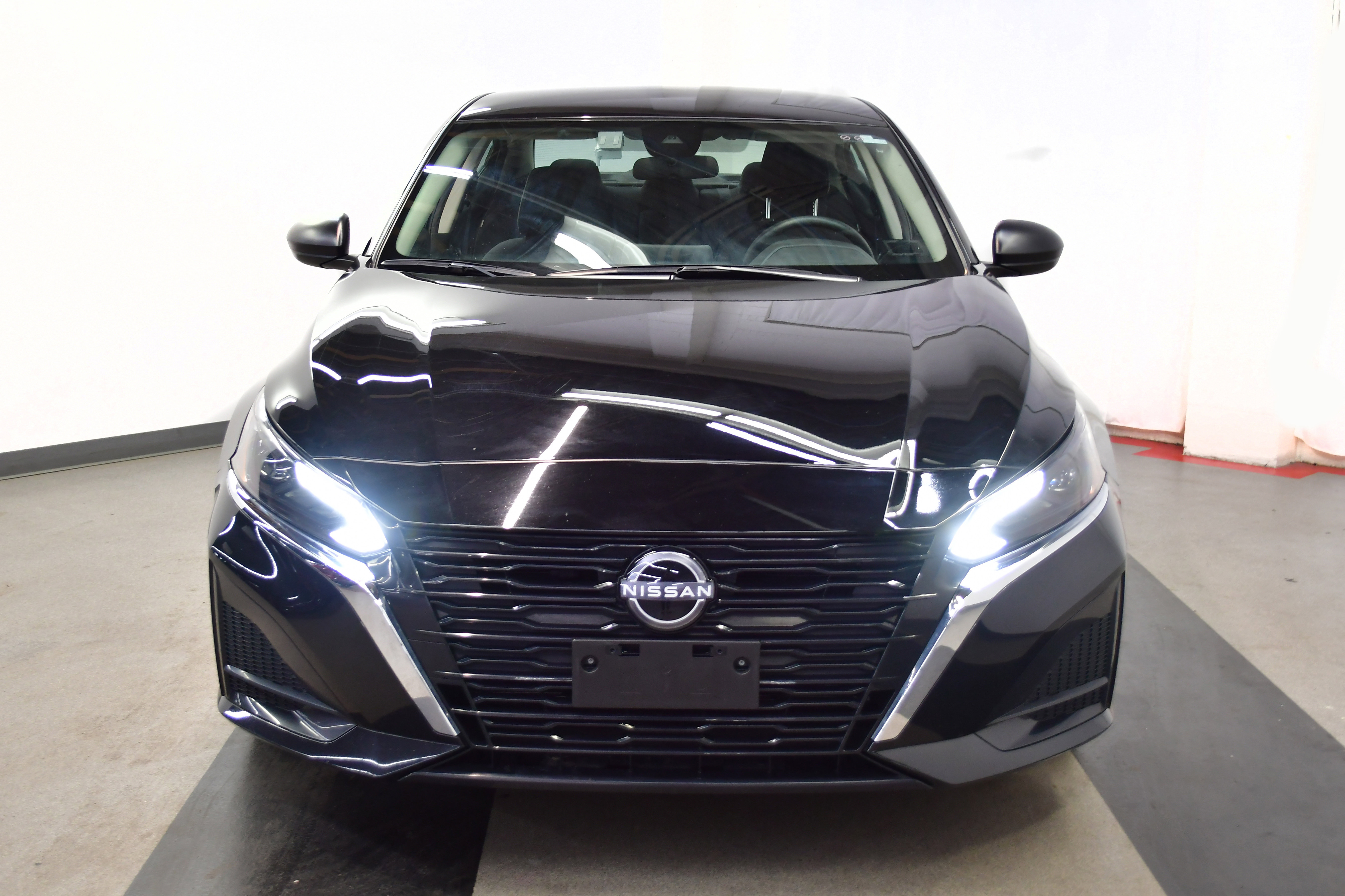 Used 2025 Nissan Altima 2.5 SV image 3