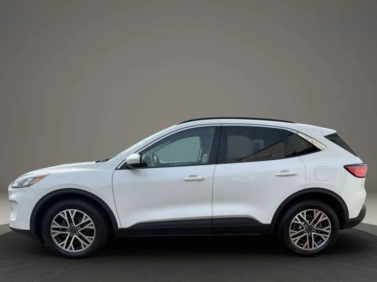 Used 2020 Ford Escape SEL image 8