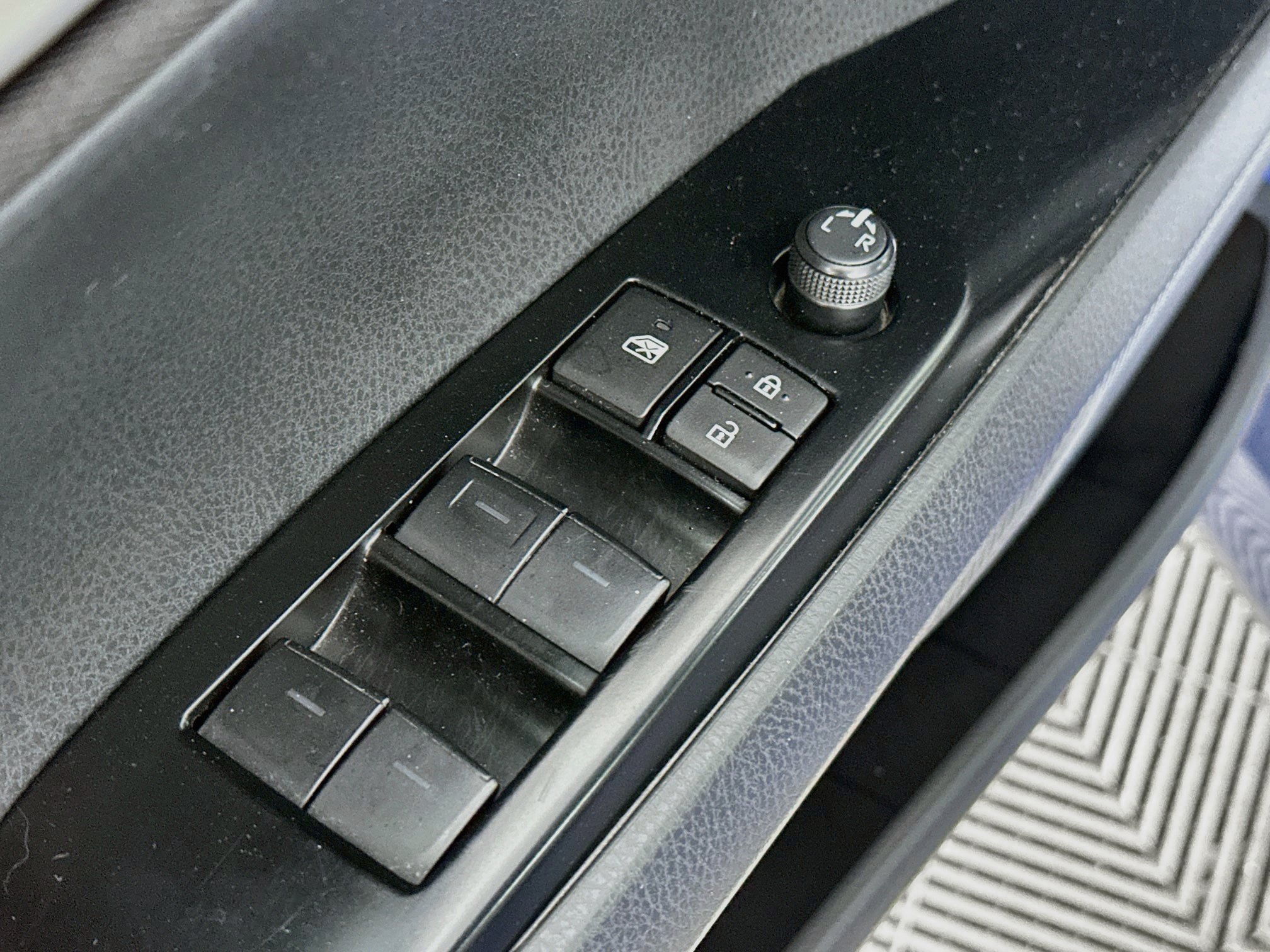 Used 2025 Toyota Camry LE FWD image 17