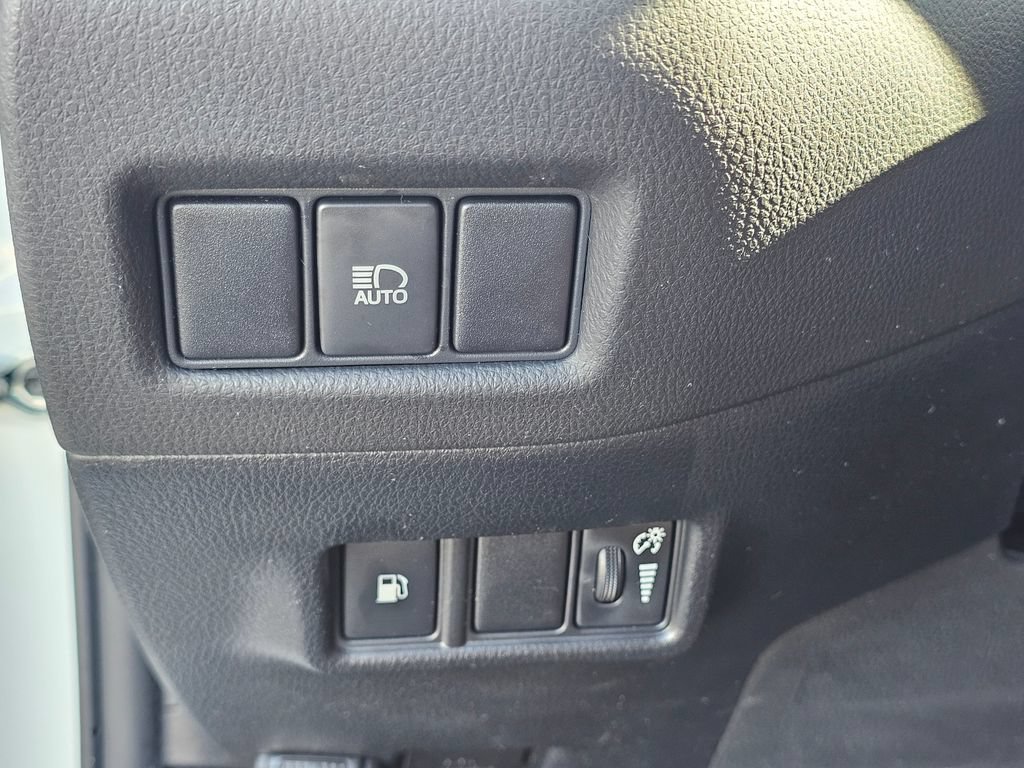 Used 2018 Toyota C-HR XLE FWD image 27