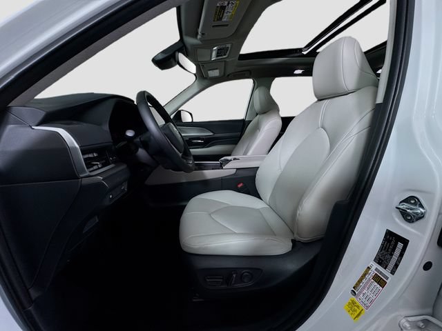 Used 2025 Toyota Grand Highlander AWD image 18