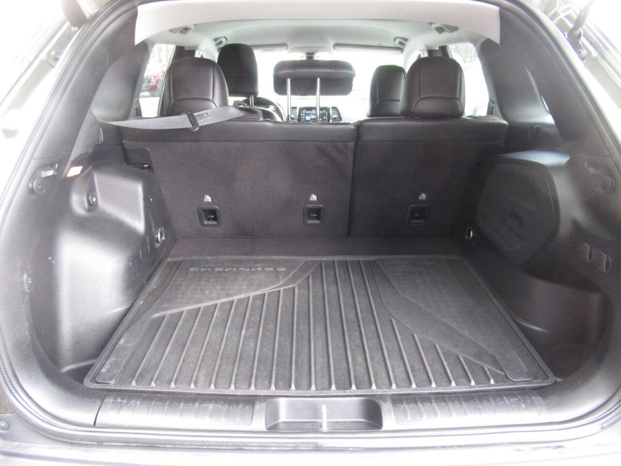 Used 2020 Jeep Cherokee Limited w/ Mopar Interior Package image 11