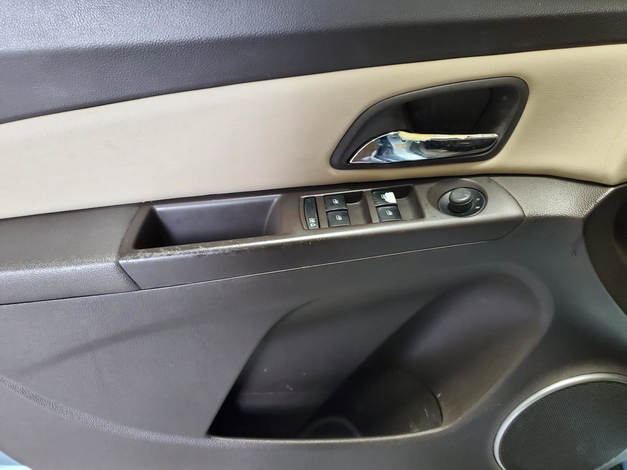 Used 2011 Chevrolet Cruze LTZ FWD image 35
