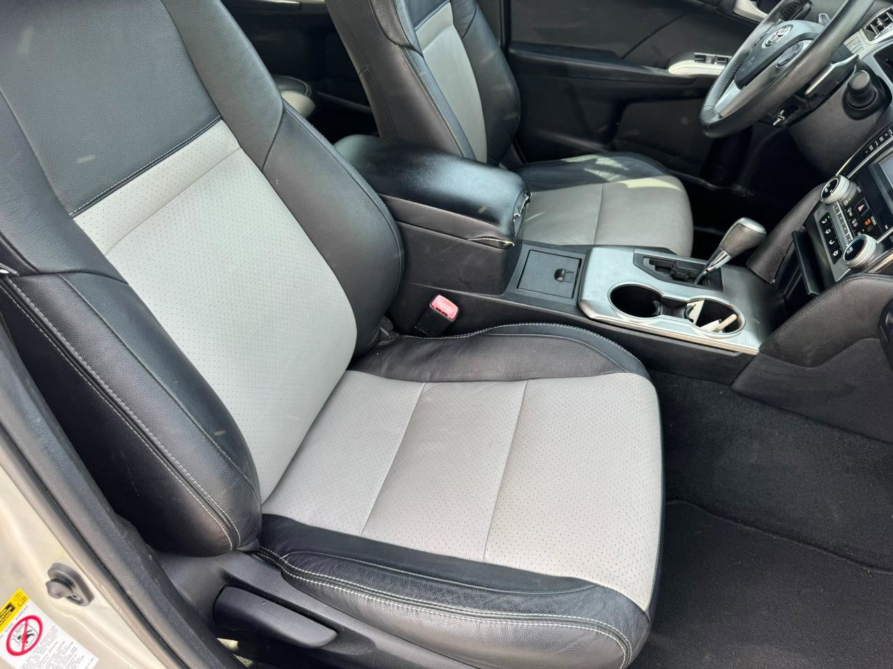 Used 2012 Toyota Camry SE w/ Convenience Pkg FWD image 29