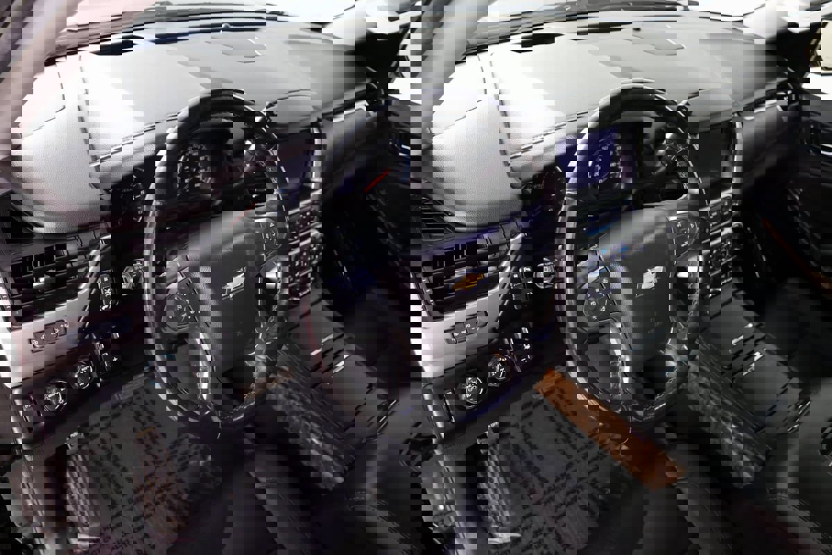 Used 2019 Chevrolet Suburban Premier image 24