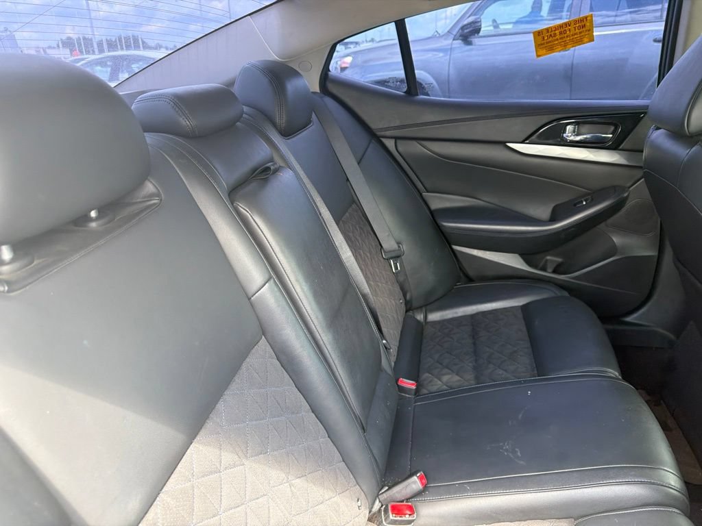 Used 2017 Nissan Maxima SR FWD image 3