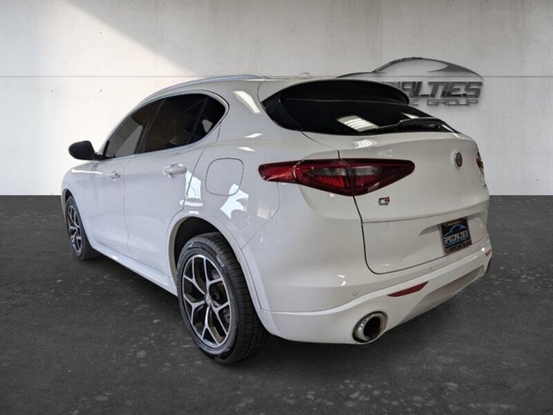 Used 2020 Alfa Romeo Stelvio Ti w/ Active Blind Spot Package AWD/4WD image 8