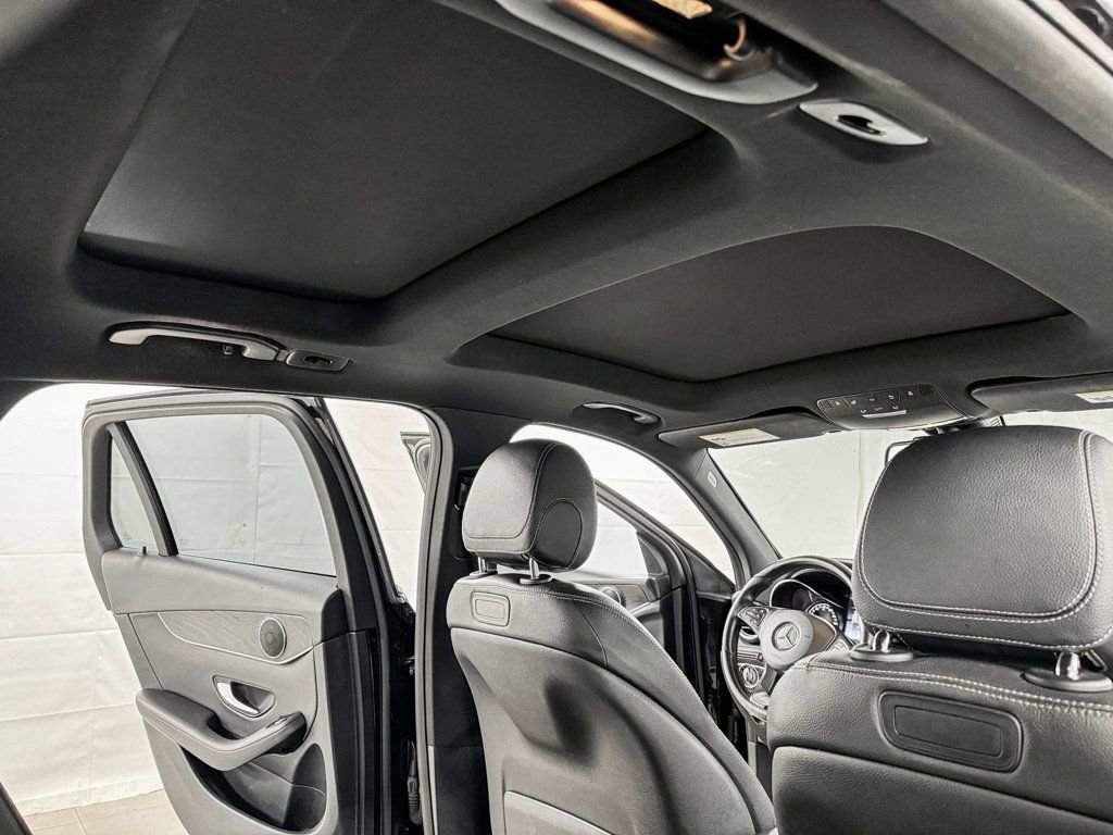 Used 2018 Mercedes-Benz GLC 300 4MATIC w/ Premium Package image 13