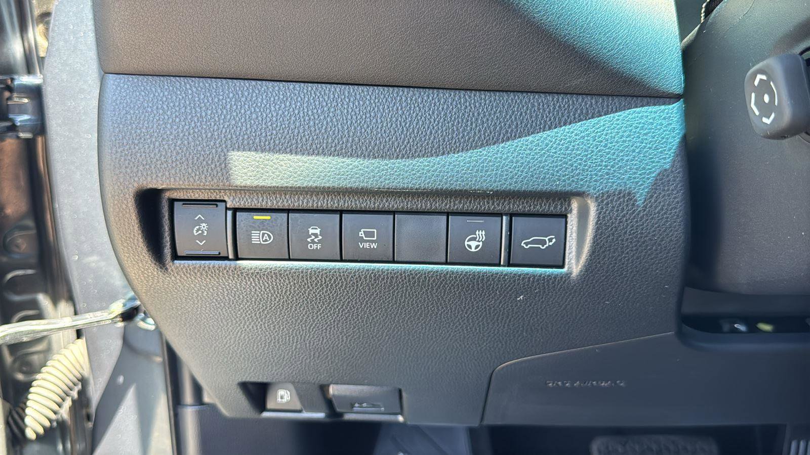 Used 2024 Toyota Venza Limited AWD/4WD image 14