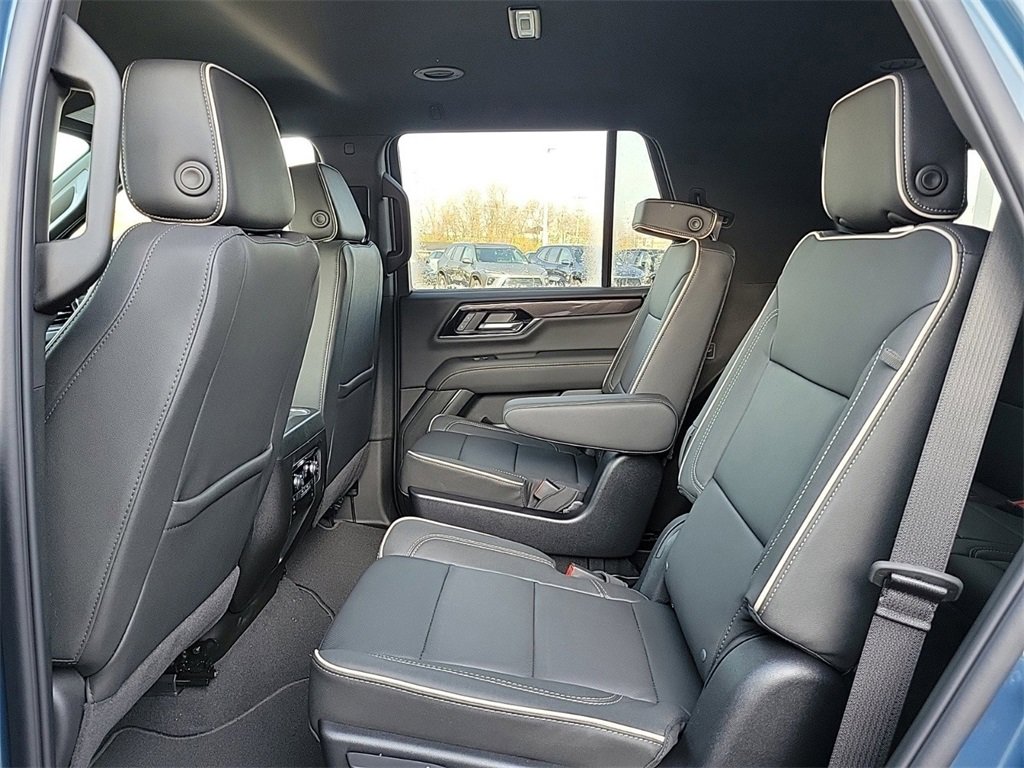 New 2026 GMC Yukon Elevation image 12