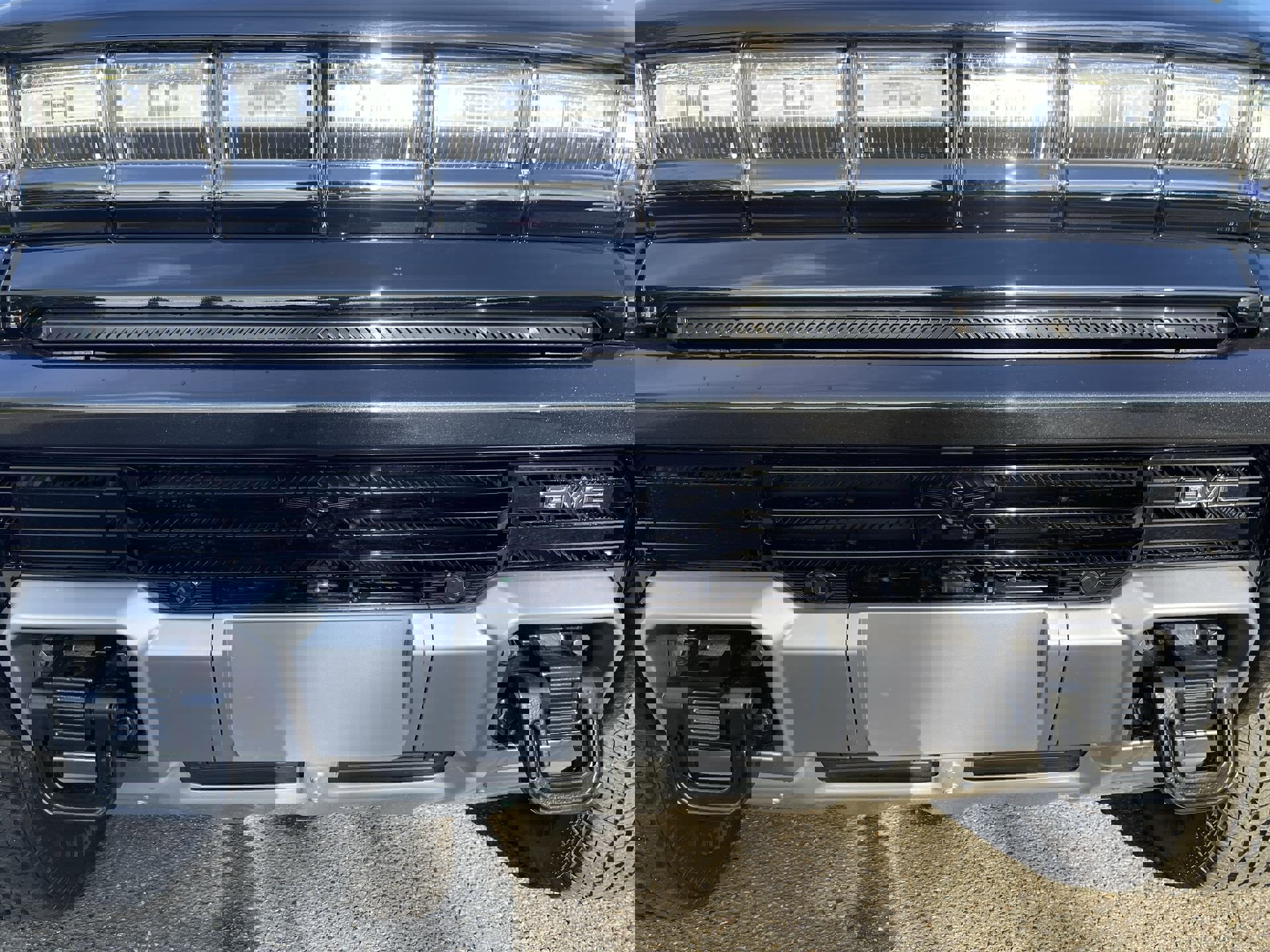 New 2026 GMC Hummer EV SUV w/ LPO, Roof Cross Rail Package image 65