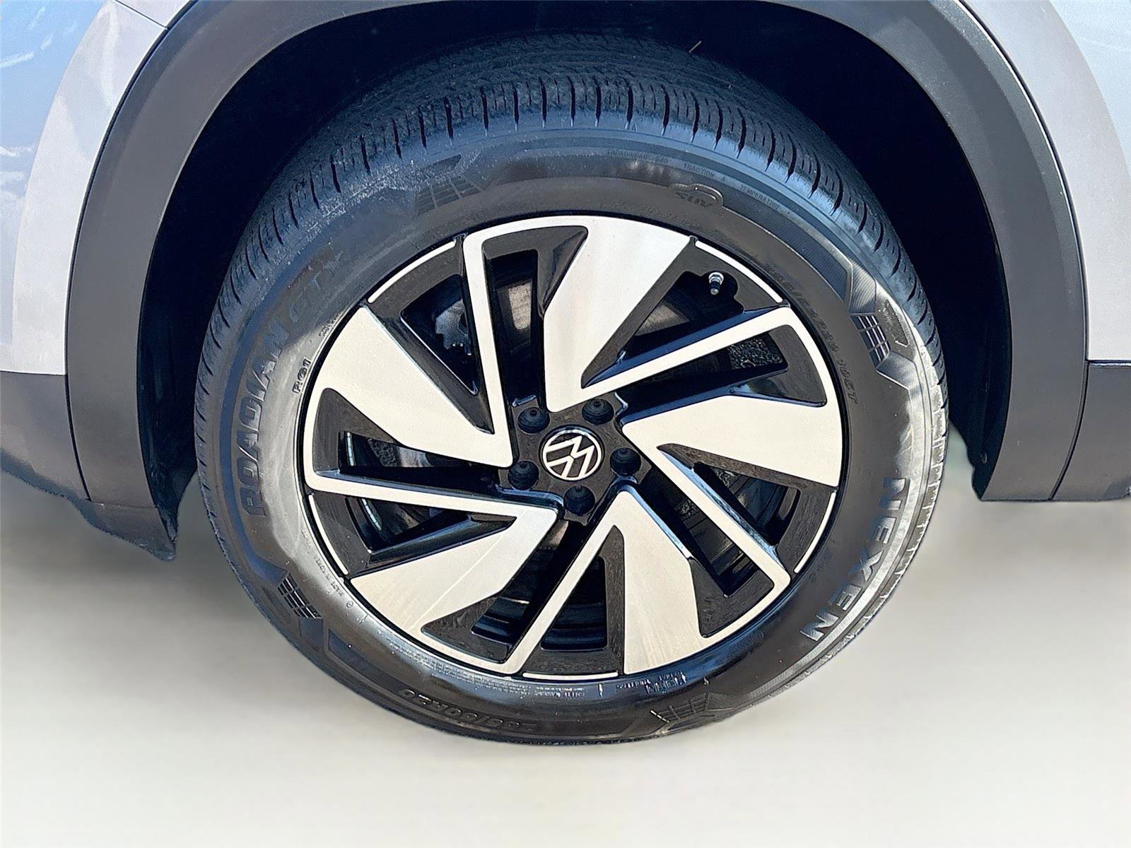 Used 2025 Volkswagen Atlas SE FWD image 30