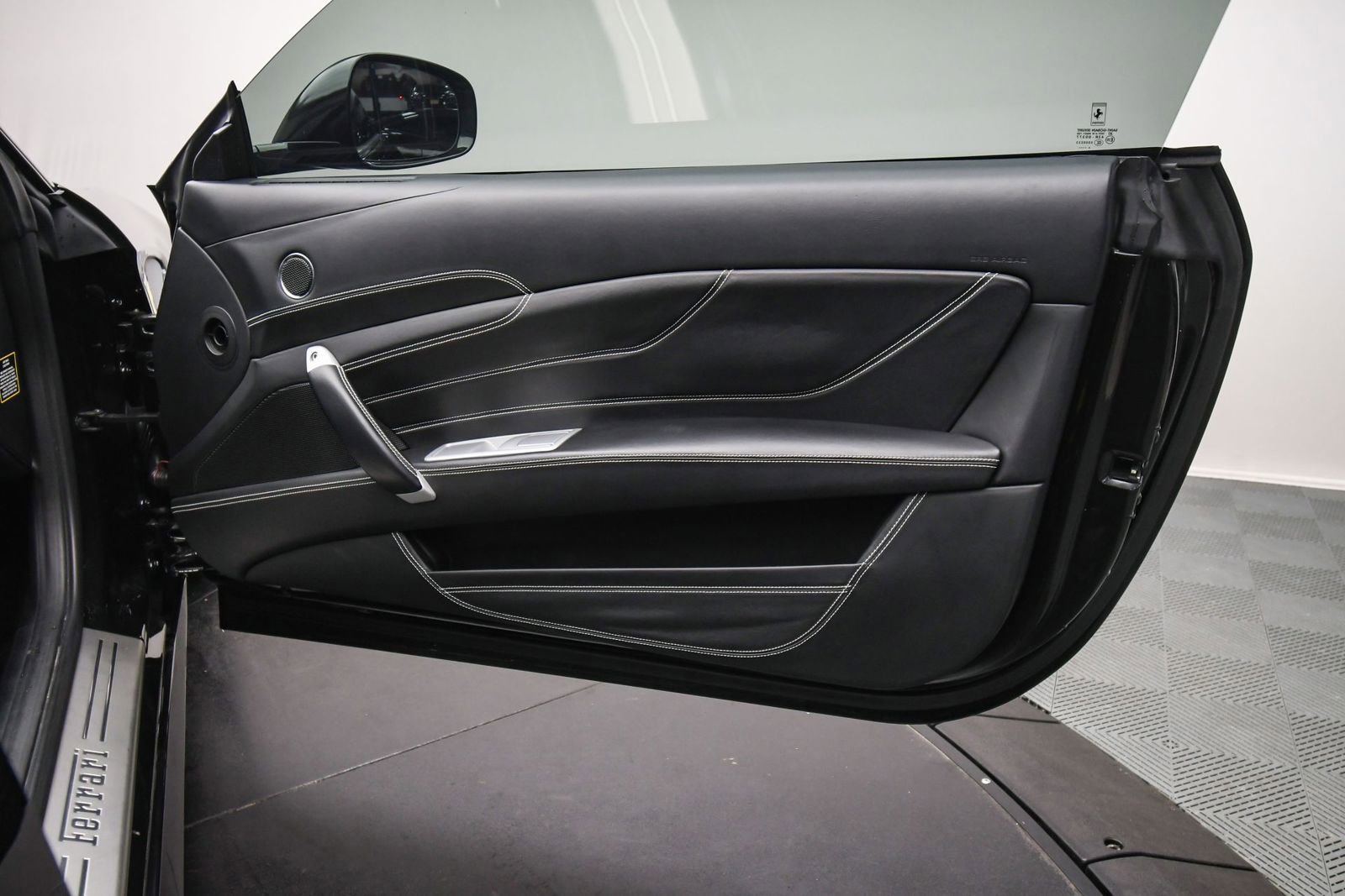 Used 2015 Ferrari FF image 48