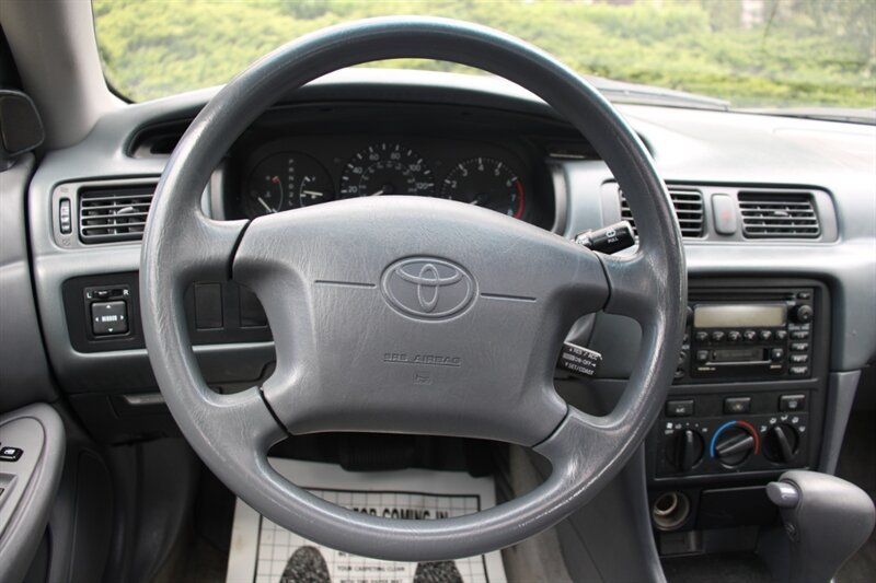 Used 2000 Toyota Camry LE w/ Value Pkg 3 FWD image 18