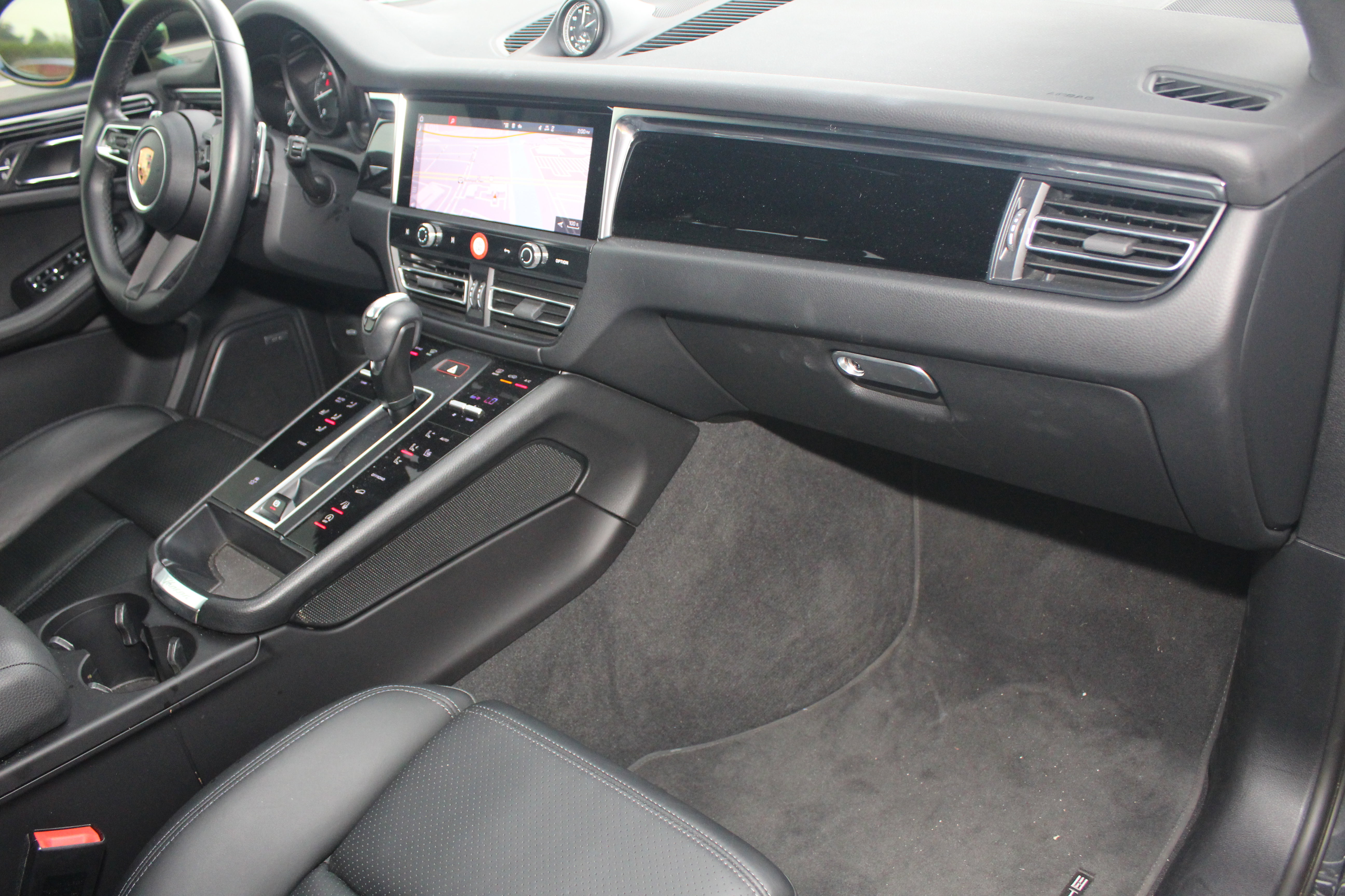 Certified 2022 Porsche Macan image 27