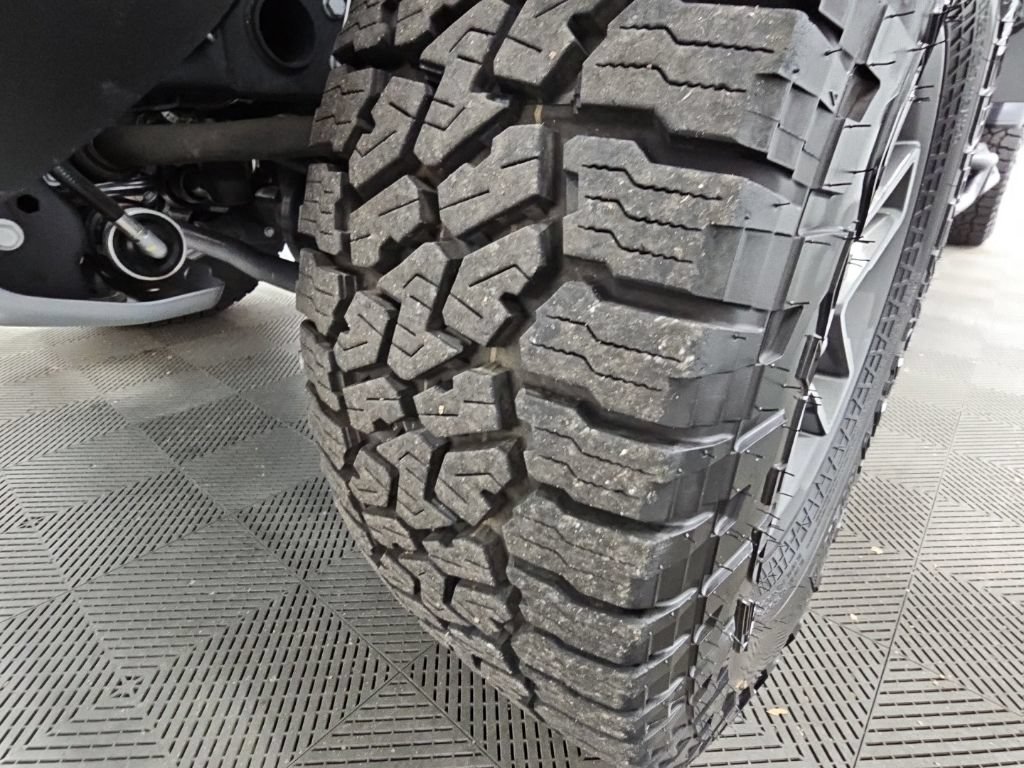 Used 2025 Jeep Gladiator Mojave w/ Convenience Group AWD/4WD image 44