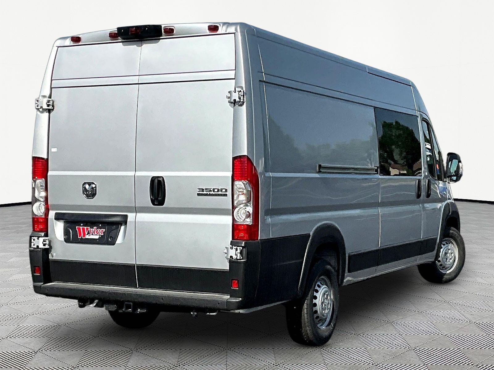 New 2026 RAM ProMaster 3500 w/ Crew Van Package FWD image 7