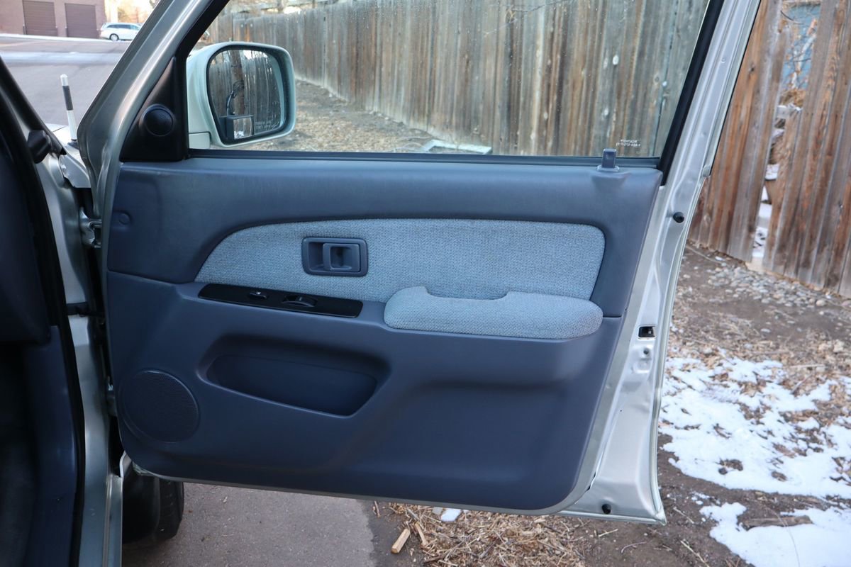 Used 2000 Toyota 4Runner SR5 image 26