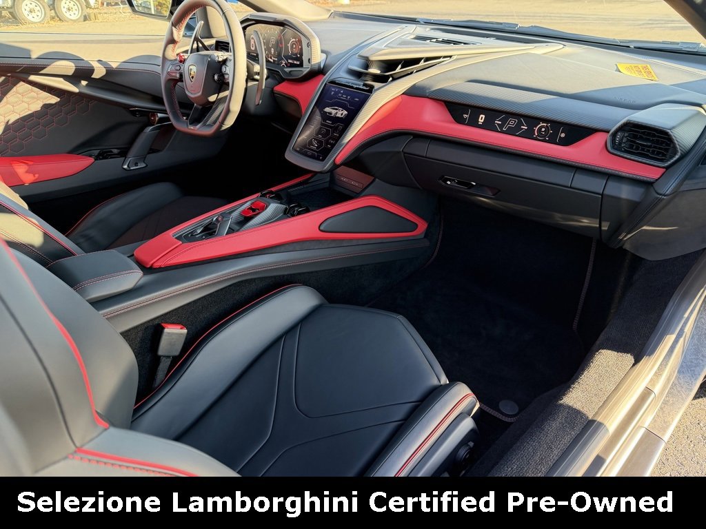 Used 2024 Lamborghini Revuelto image 35