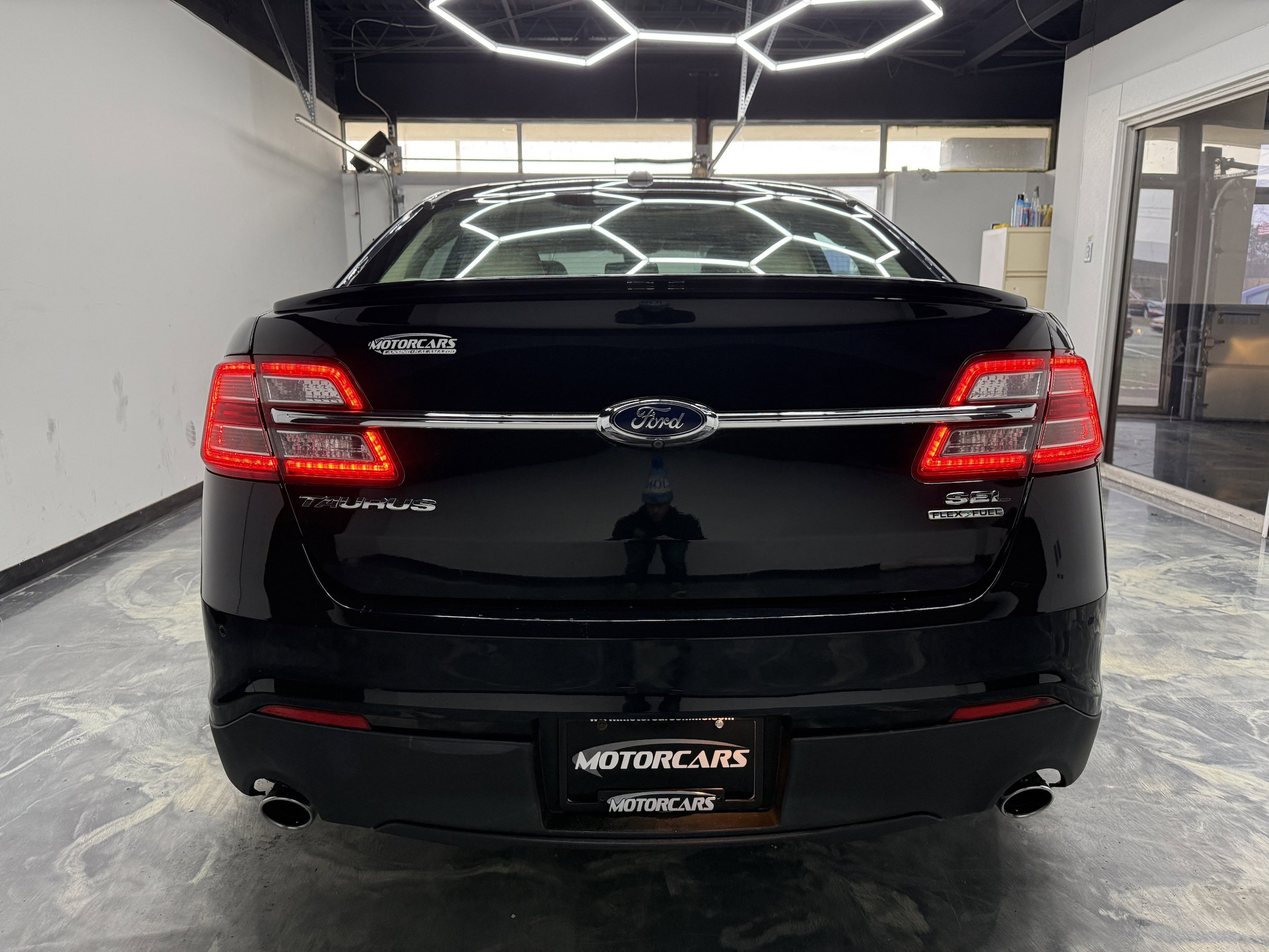Used 2015 Ford Taurus SEL w/ Equipment Group 201A image 8