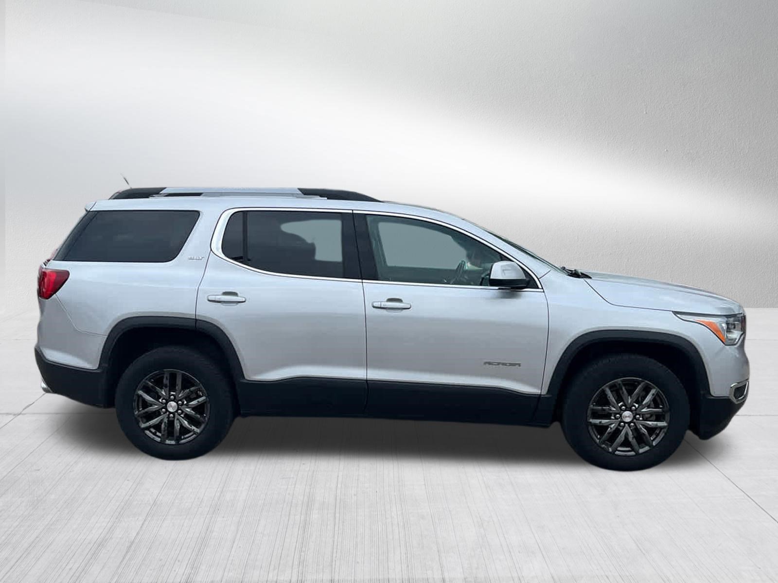 Used 2018 GMC Acadia SLT image 2