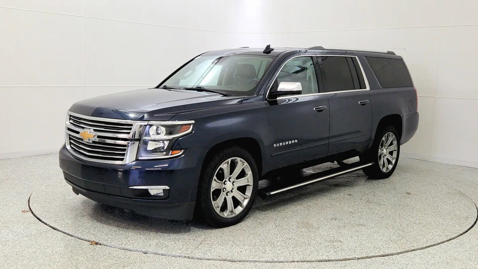 Used 2018 Chevrolet Suburban Premier image 3