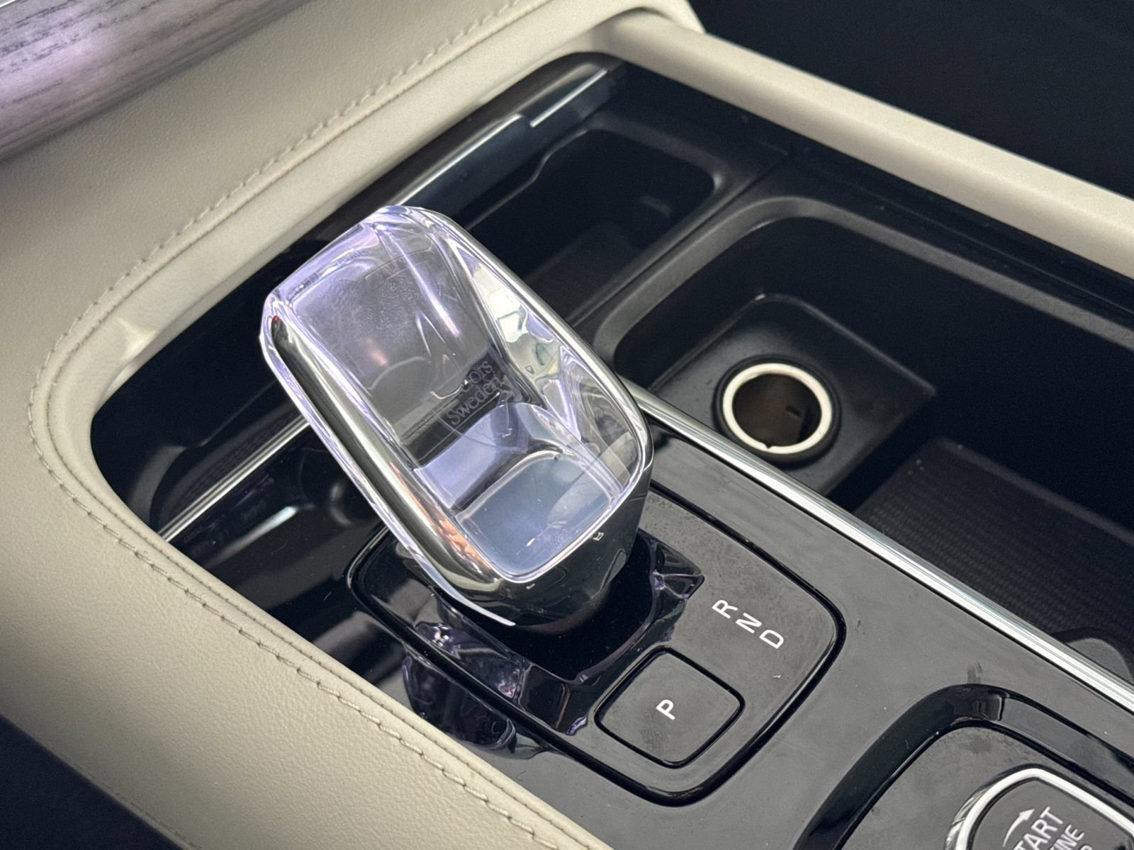 Certified 2023 Volvo XC90 T8 Ultimate AWD/4WD image 27