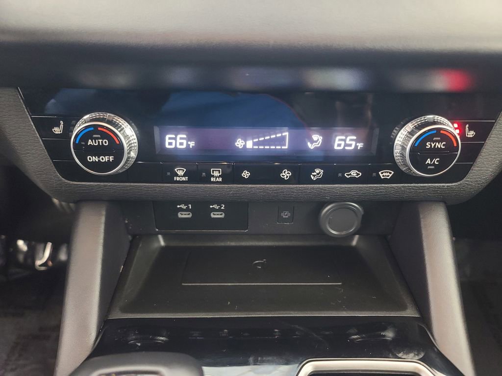 Used 2025 Mitsubishi Outlander SE image 35