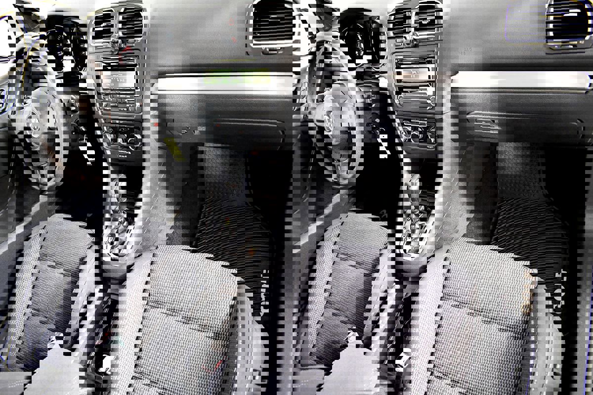 Used 2014 Volkswagen Golf 4-Door image 21