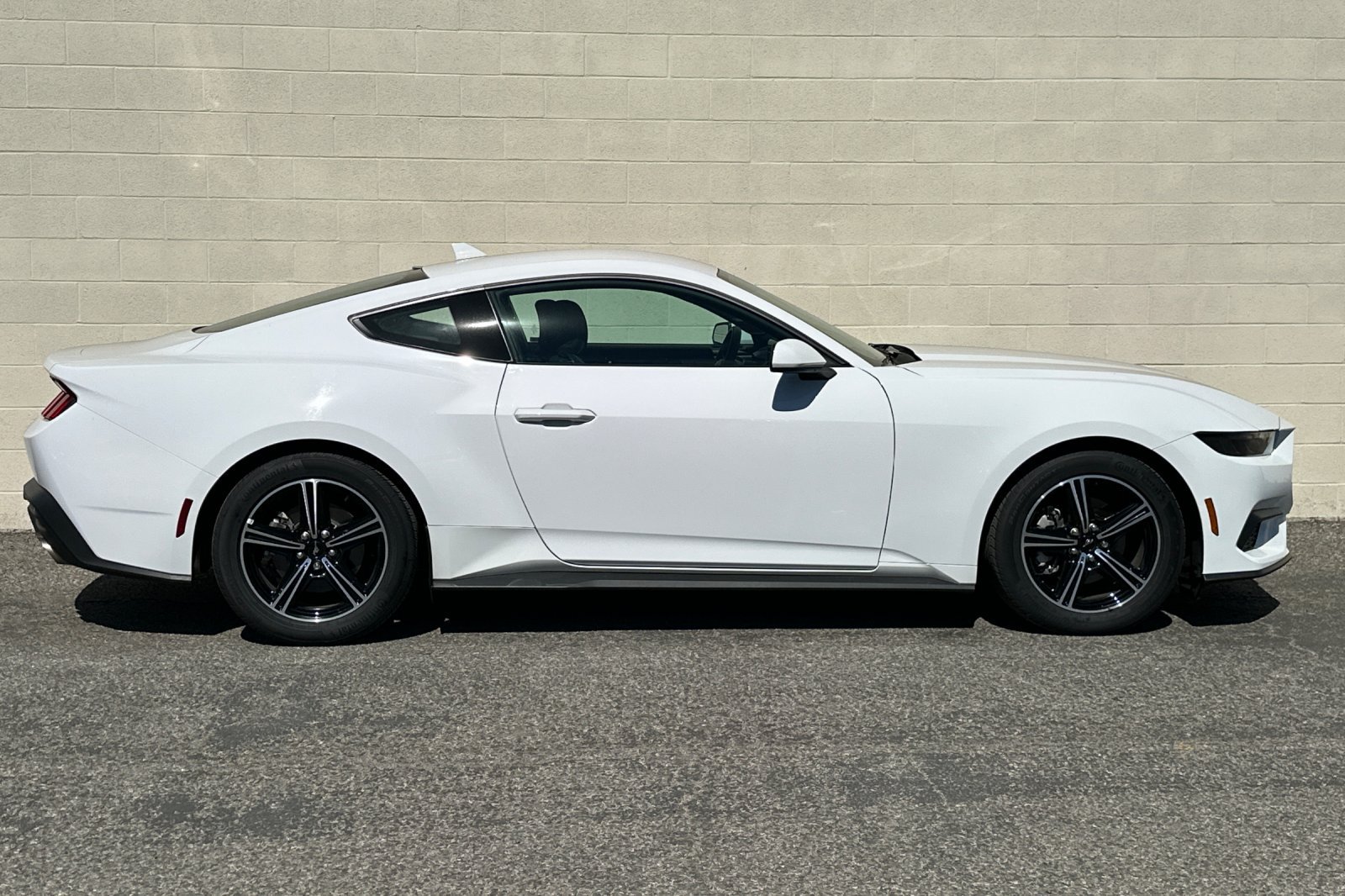 Used 2025 Ford Mustang Coupe RWD image 3