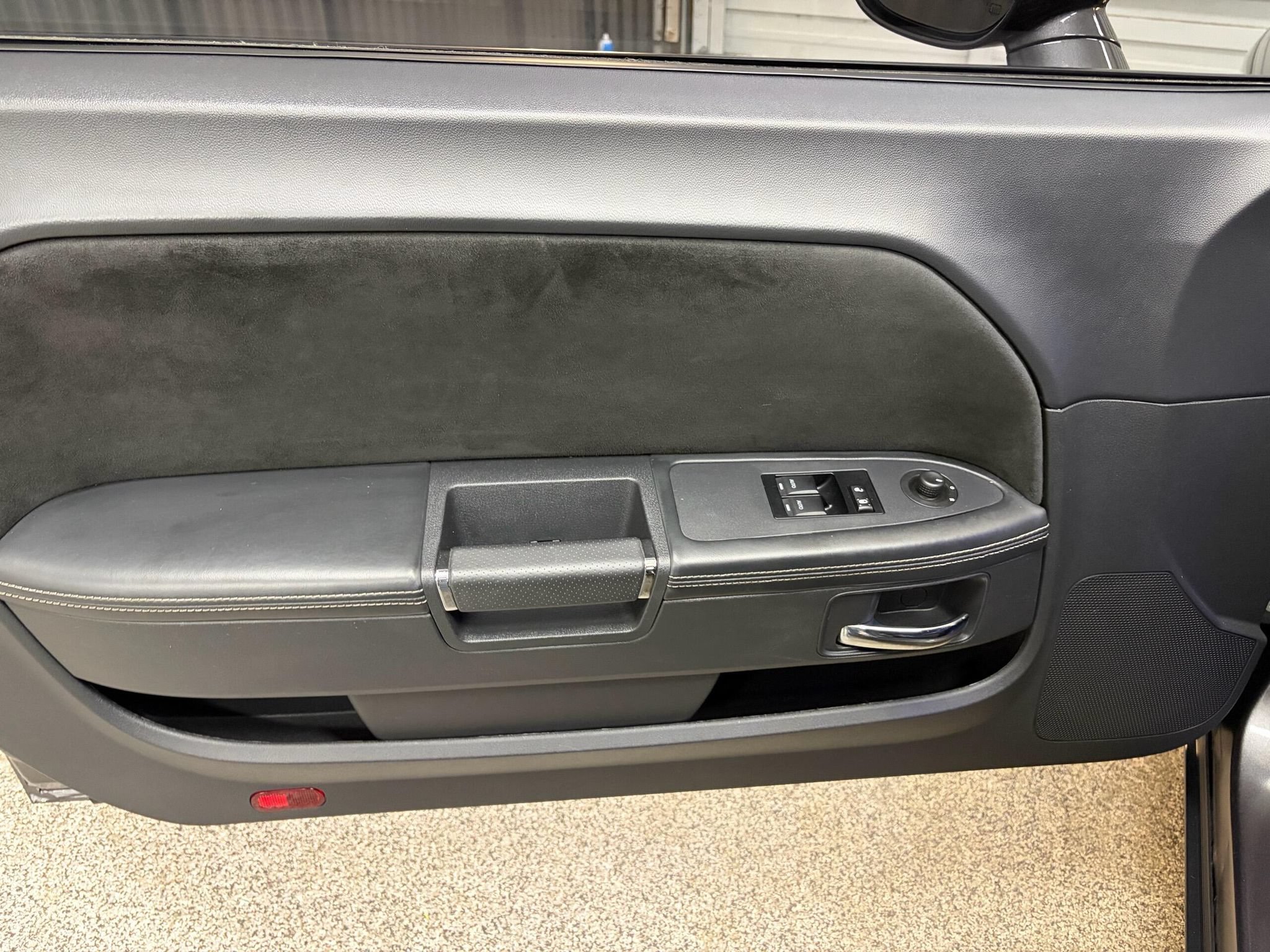Used 2013 Dodge Challenger SRT8 w/ Harman Kardon Audio Group RWD image 17