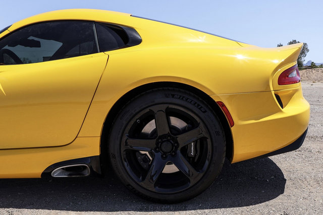 Used 2014 SRT Viper SRT-10 w/ Grand Touring Package RWD image 5