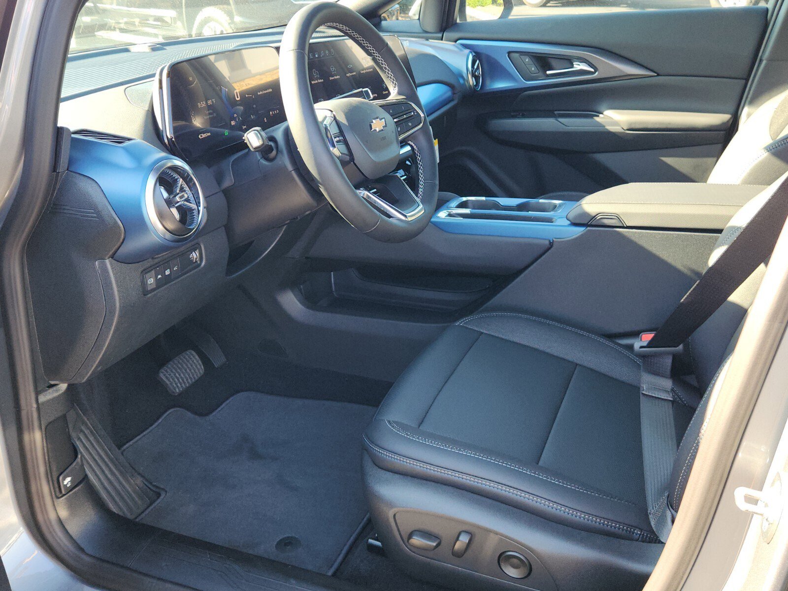 New 2026 Chevrolet Equinox EV LT image 6