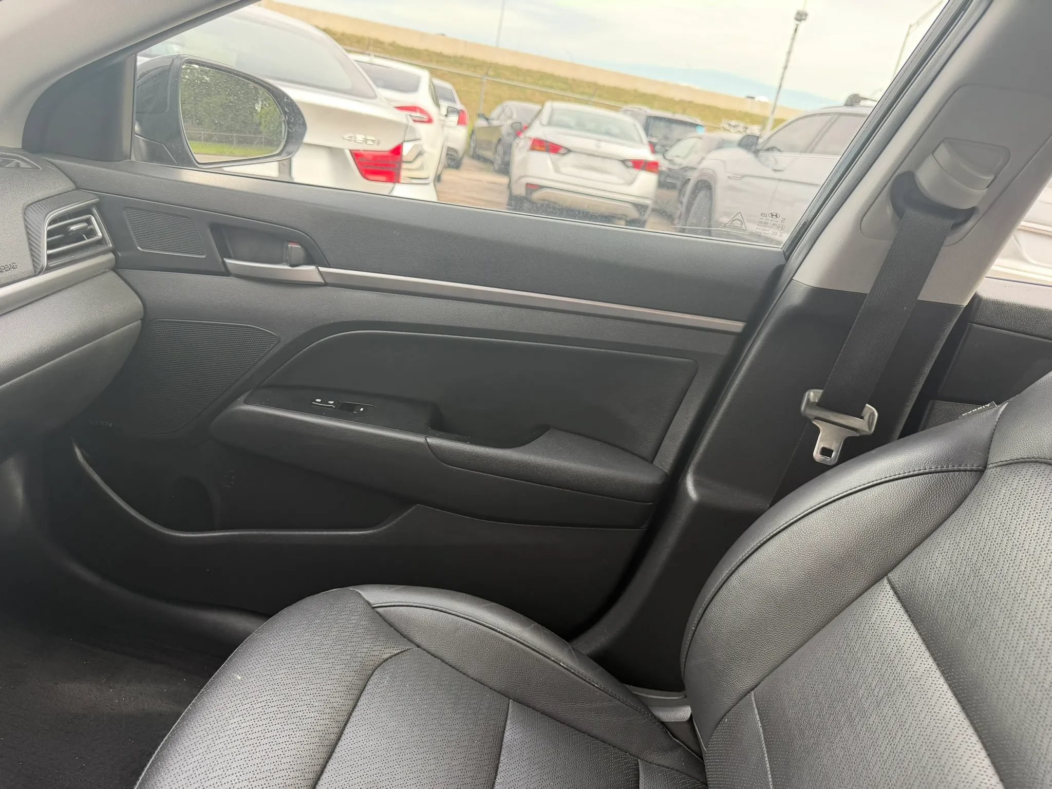 Used 2020 Hyundai Elantra Limited w/ Winter Weather Package FWD image 11
