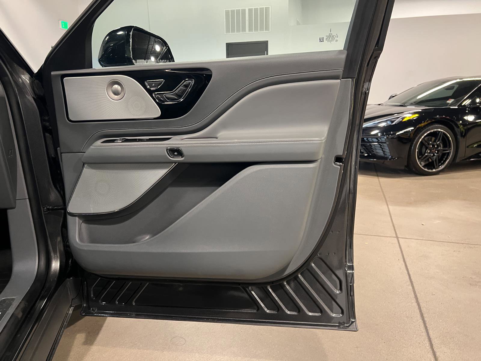 Used 2020 Lincoln Aviator Reserve w/ Equipment Group 202A image 44