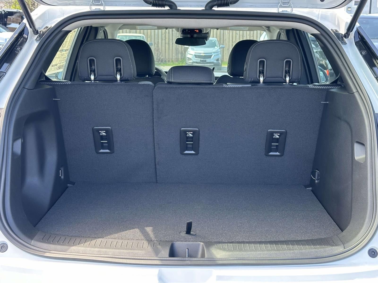 New 2027 Chevrolet Bolt LT w/ Comfort Package FWD image 22