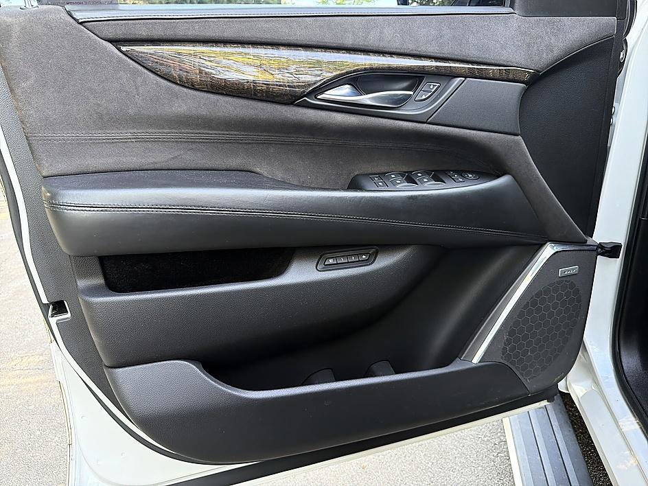 Used 2016 Cadillac Escalade Platinum image 9