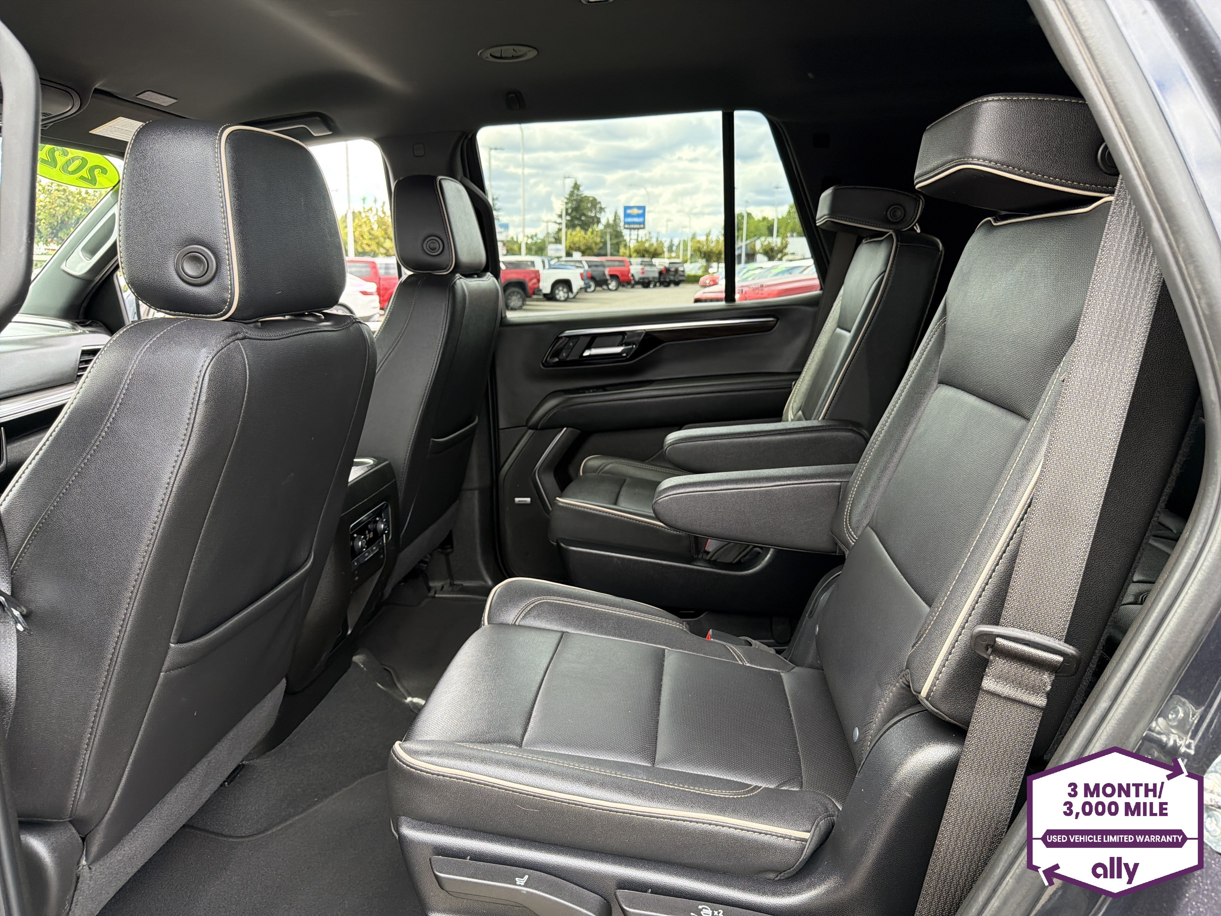 Used 2025 Chevrolet Tahoe Premier AWD/4WD image 11