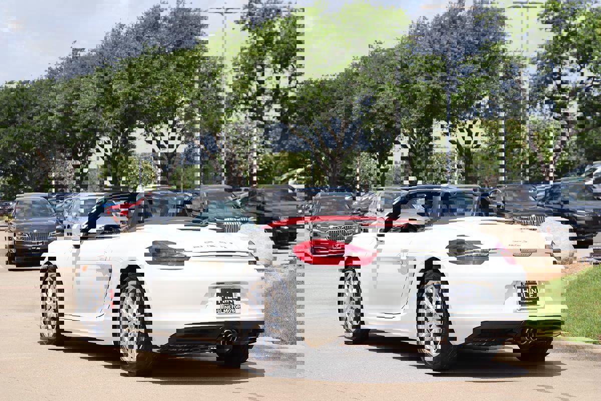 Used 2016 Porsche Boxster S image 9