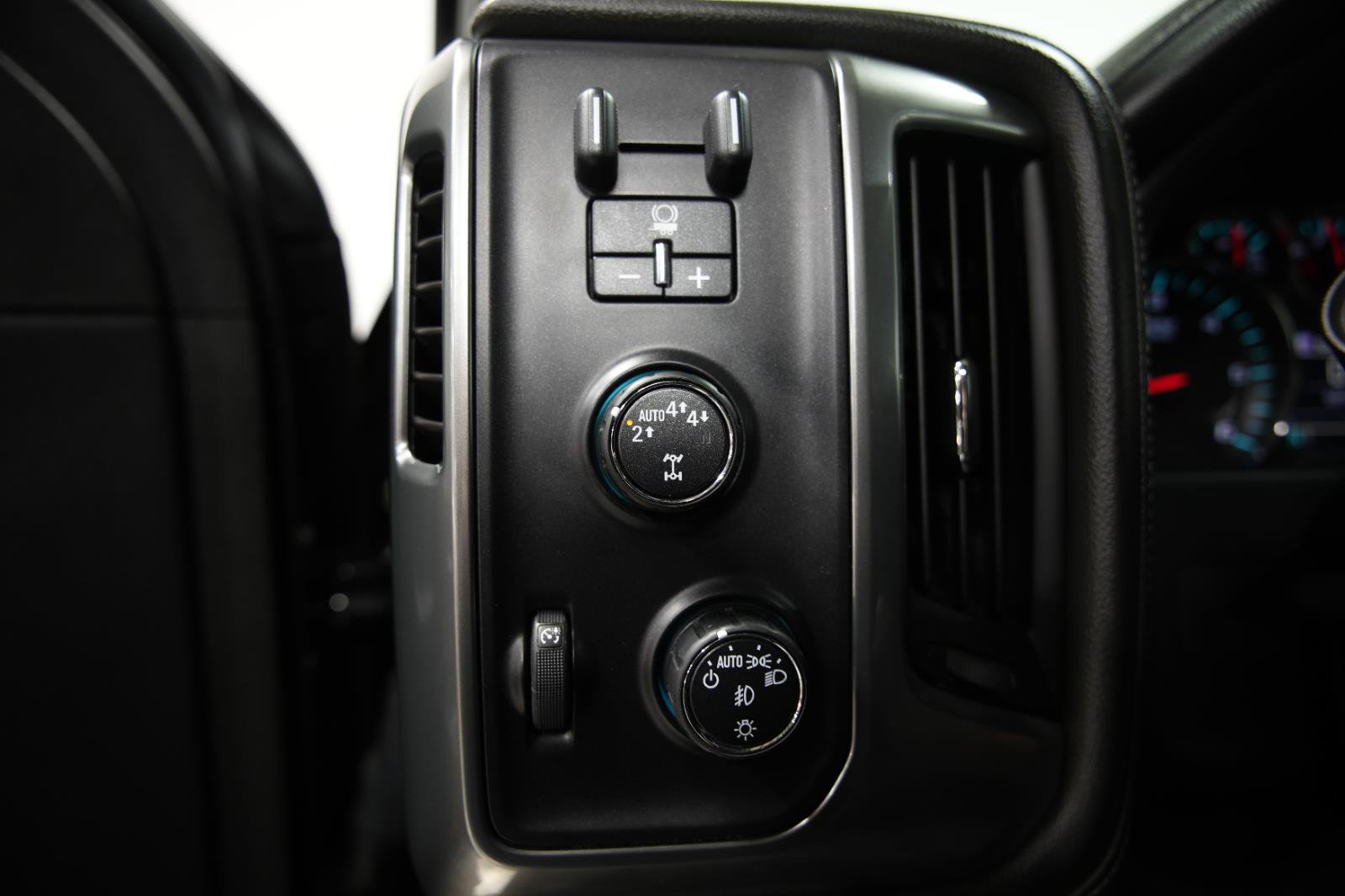 Used 2017 Chevrolet Silverado 1500 LTZ w/ Sport Package image 29