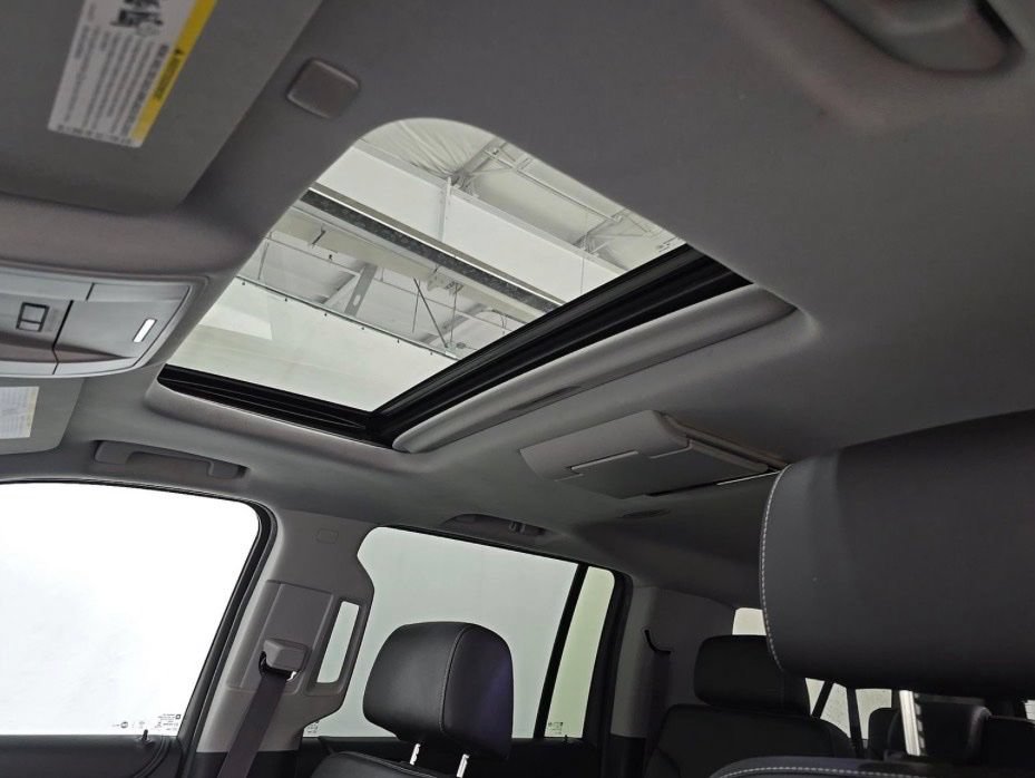 Used 2017 Chevrolet Suburban LT AWD/4WD image 8