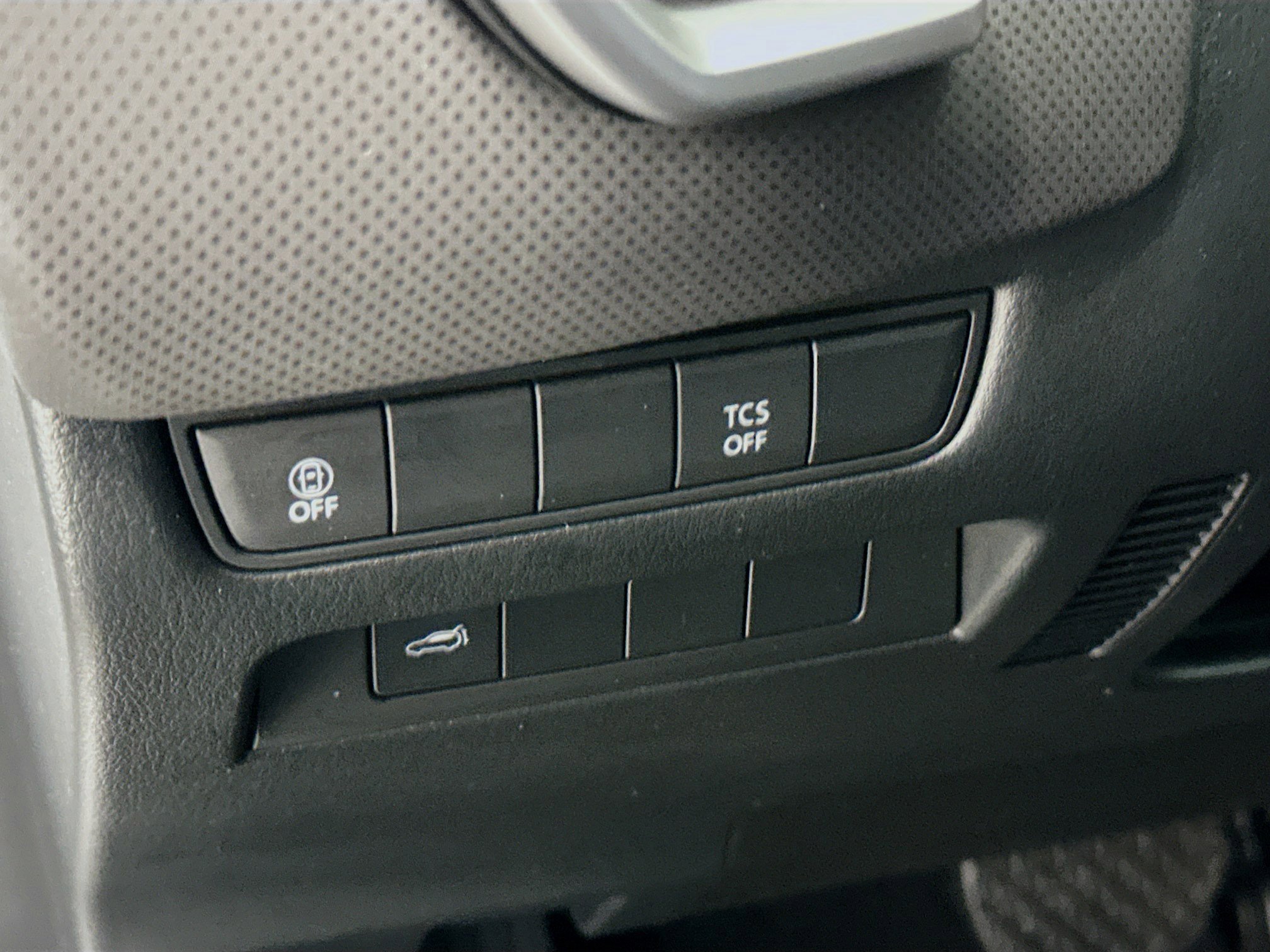 Used 2025 MAZDA CX-50 AWD 2.5 S w/ Premium Package image 17