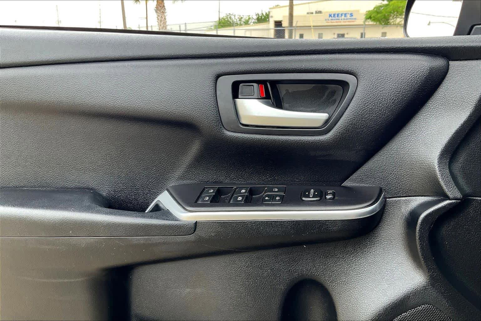 Used 2017 Toyota Camry LE image 34