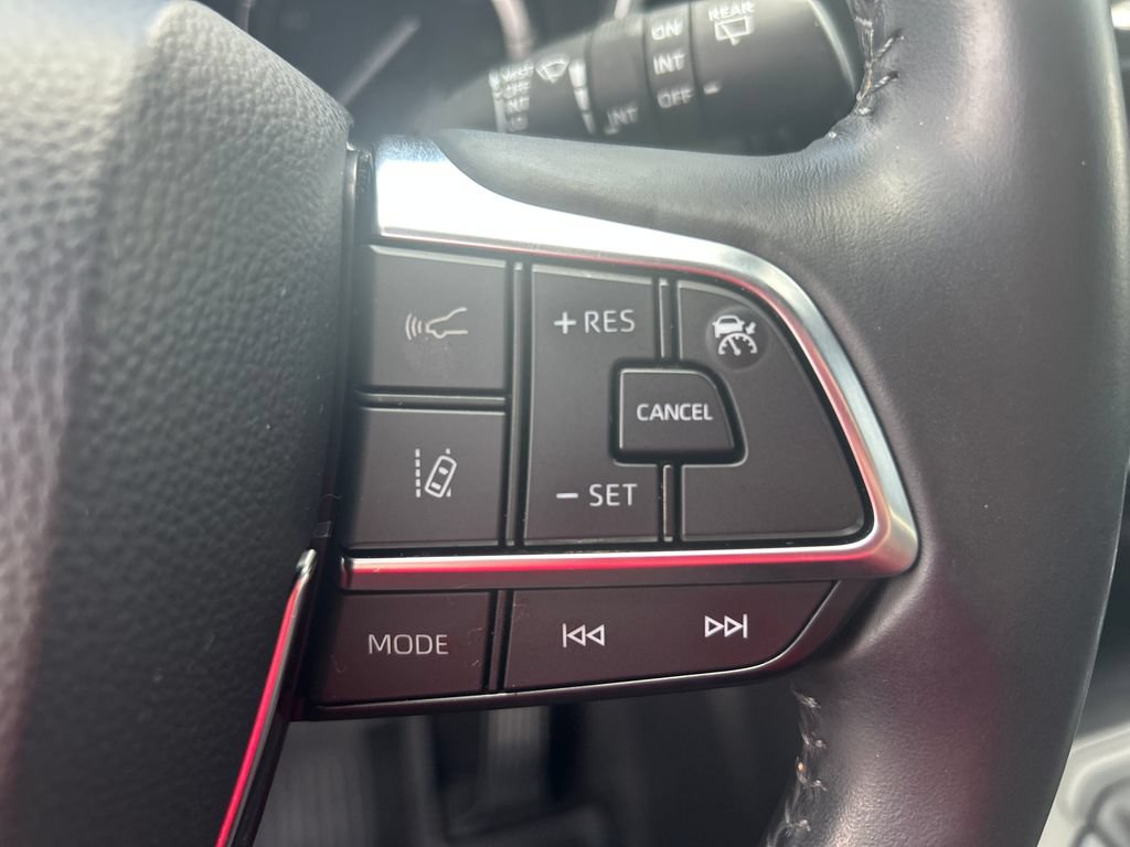Used 2020 Toyota Highlander XLE AWD/4WD image 19