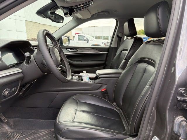 Used 2023 Jeep Grand Cherokee L Limited AWD/4WD image 33