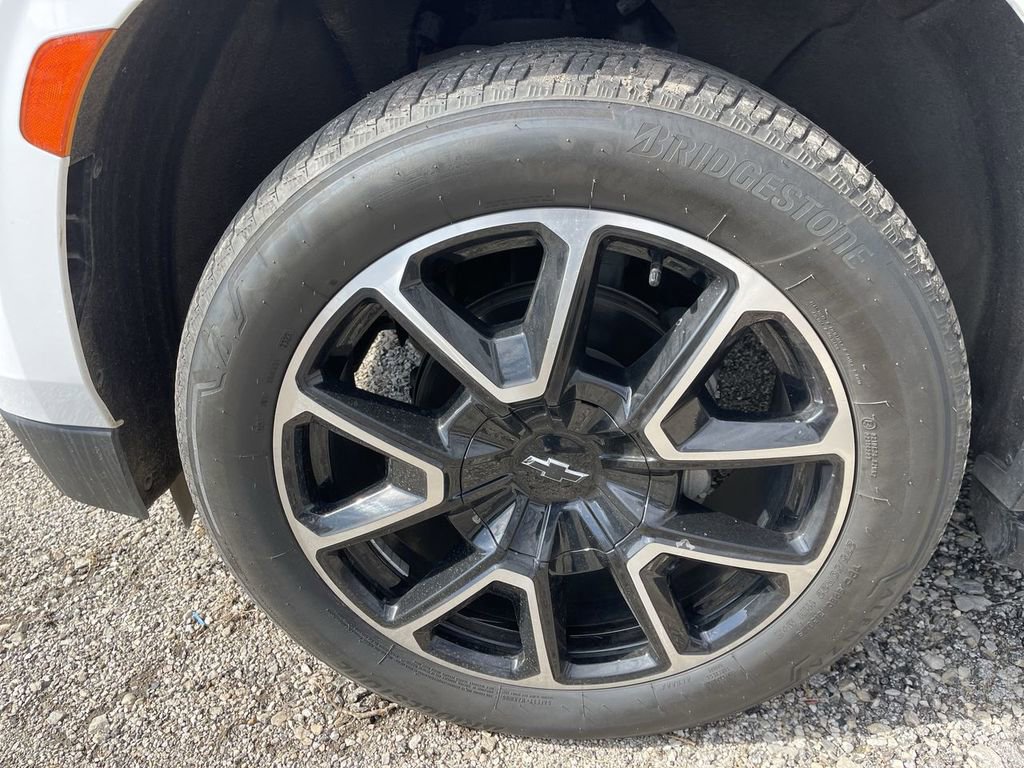 Used 2022 Chevrolet Suburban RST w/ Luxury Package image 2