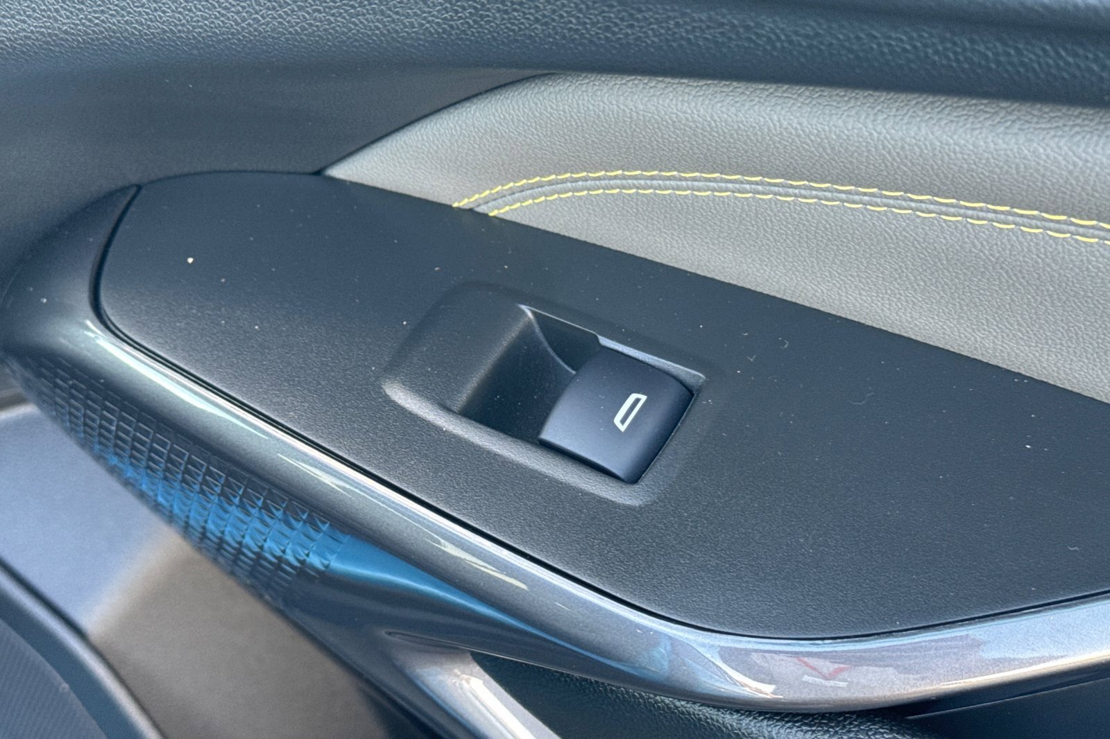 Used 2025 Chevrolet Trax ACTIV w/ Sunroof Package image 22