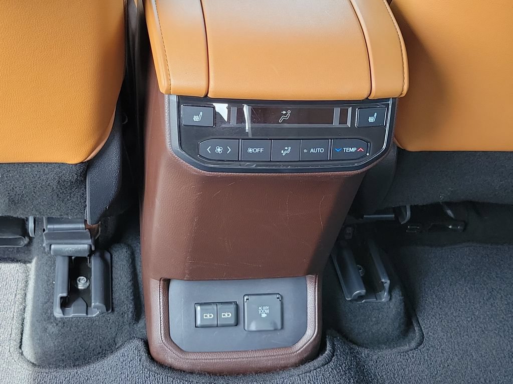 Used 2022 Toyota Highlander Platinum AWD/4WD image 33